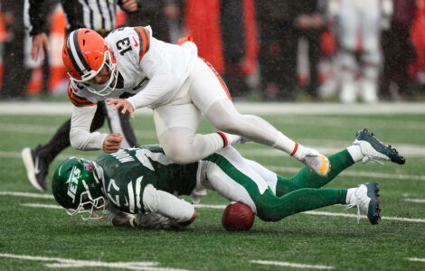 A late botched punt in rain helps sink Browns in loss to Jets that ends 3-game win streak